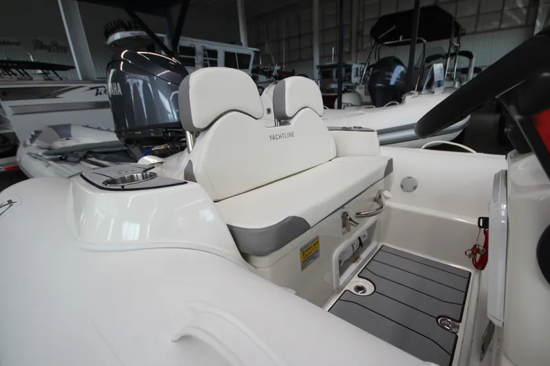 Slide: The Image of Zodiac Yachtline 400 DL NEO 2026 - 6001665