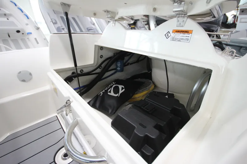 Slide: The Image of Zodiac Yachtline 400 DL NEO 2026 - 6001667
