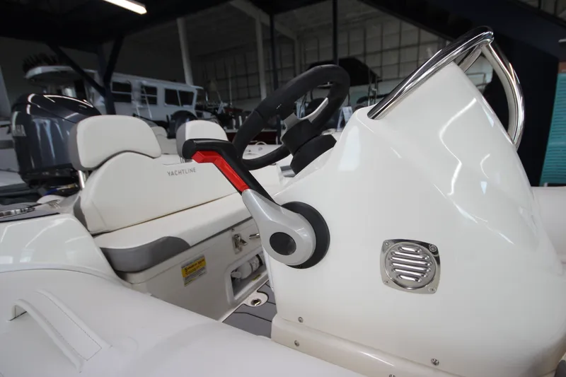Slide: The Image of Zodiac Yachtline 400 DL NEO 2026 - 6001670