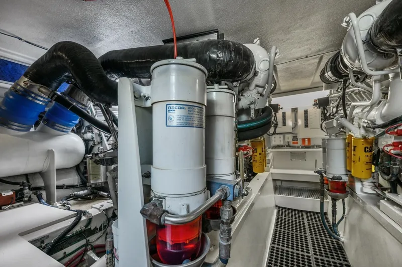 Slide: The Image of Hatteras 55 Convertible 2000 - 7822228