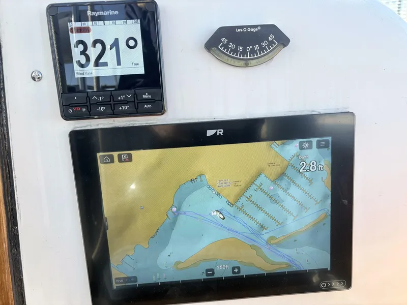 Slide: The Image of Raymarine Axiom 12 in - 5912981