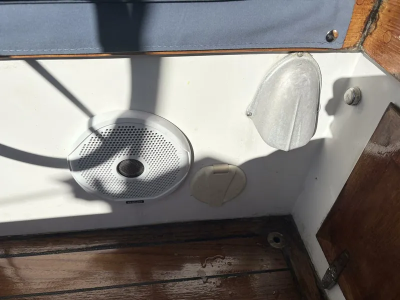 Slide: The Image of Fusion speaker Cockpit speakers, transom shower - 5913582