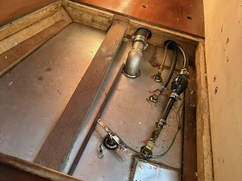 Slide: The Image of fuel tank under quarter berth aft - 5913763