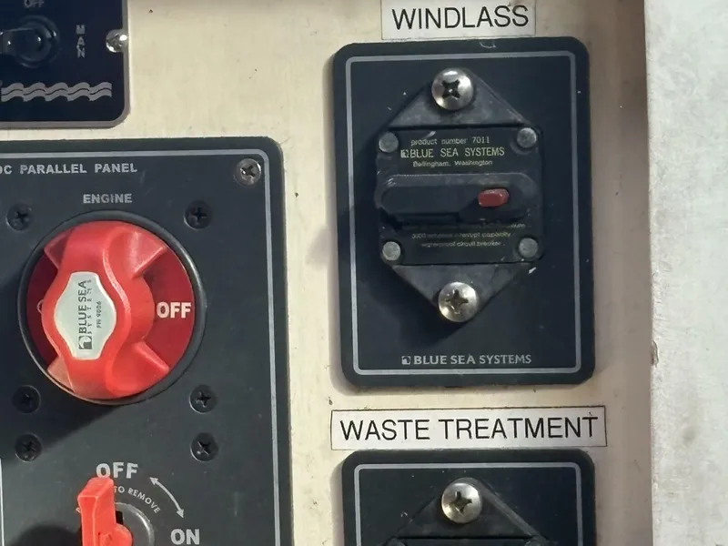 Slide: The Image of battery selector, windlass breaker - 5913986