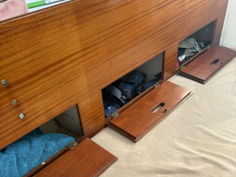 Slide: The Image of salon storage in backrest - 5917381