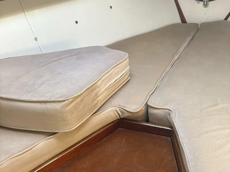 Slide: The Image of V berth cushion out - 5917337