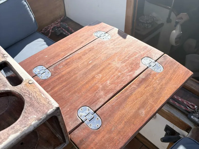 Slide: The Image of cockpit table fully open - 5912743