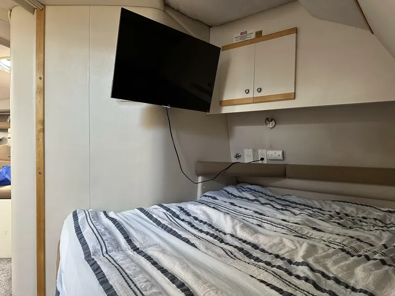 Slide: The Image of Cruisers Yachts 3570 Esprit 1995 - 5912547