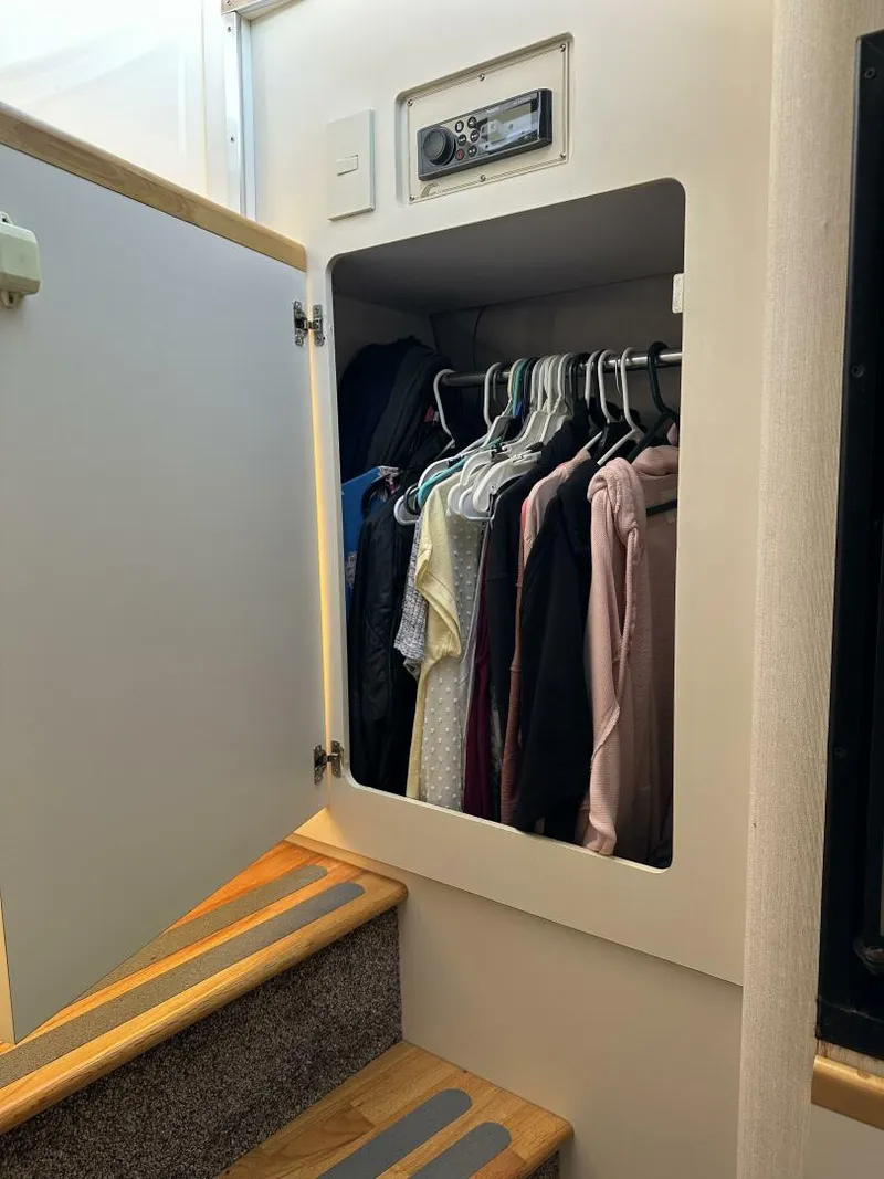 Slide: The Image of Cruisers Yachts 3570 Esprit 1995 - 5912560