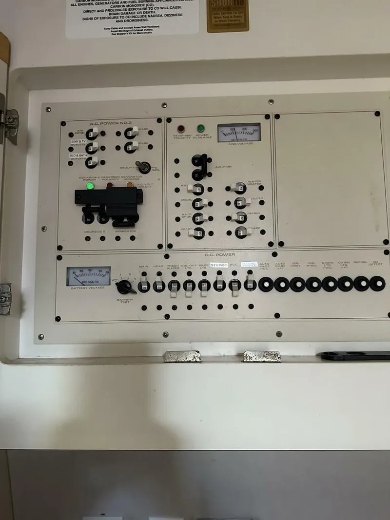 Slide: The Image of Cruisers Yachts 3570 Esprit 1995 - 5912564