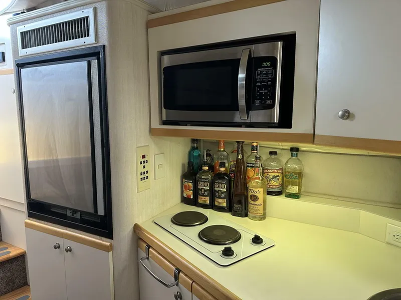 Slide: The Image of Cruisers Yachts 3570 Esprit 1995 - 5912550