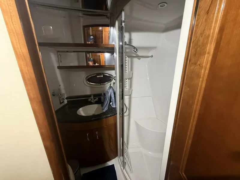 Slide: The Image of Carver 460 voyager 2004 - 5916851