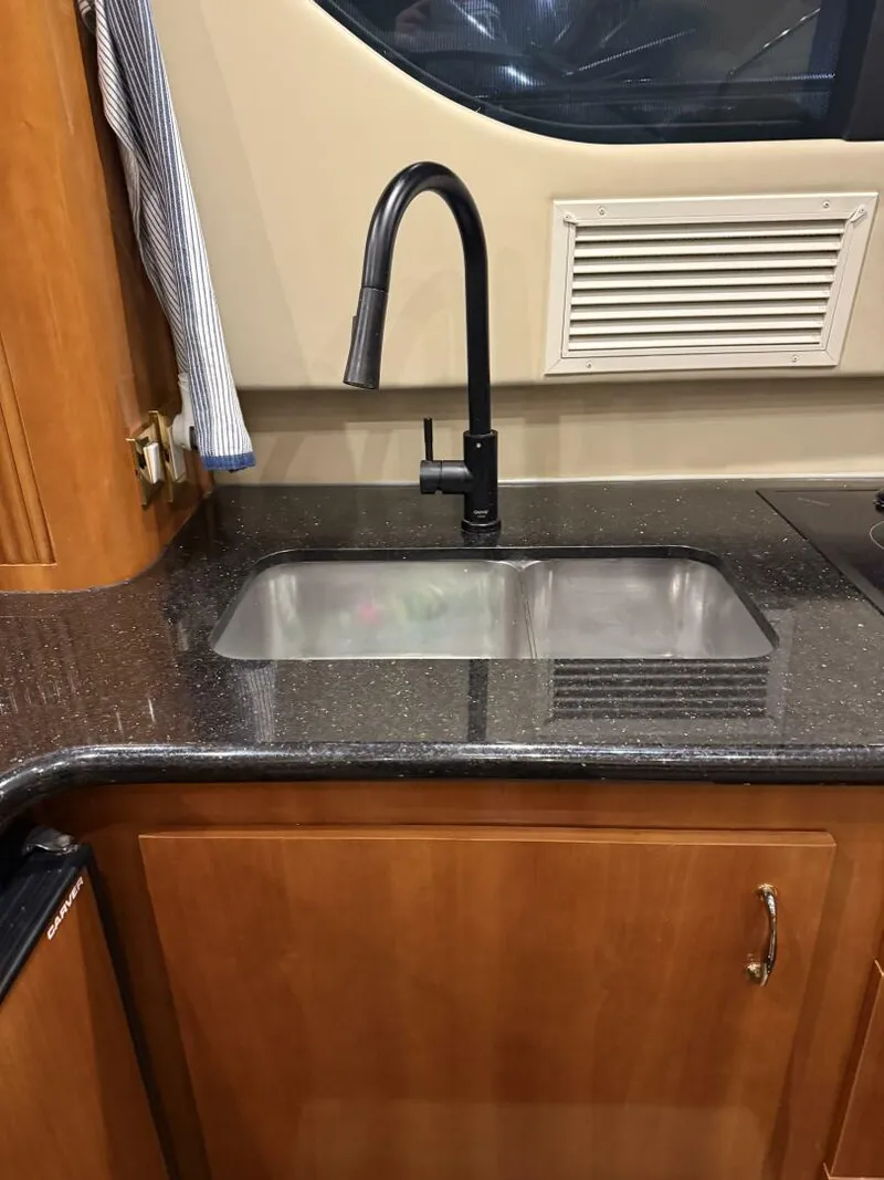 Slide: The Image of Carver 460 voyager 2004 - 5918296