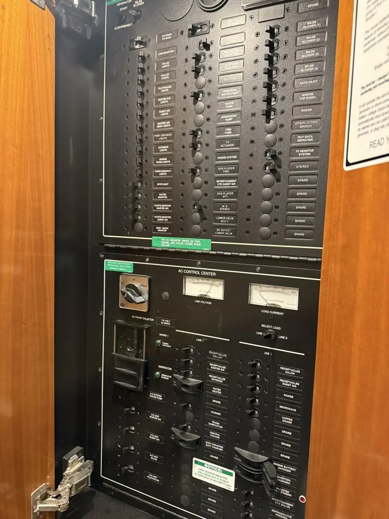 Slide: The Image of Carver 460 voyager 2004 - 5918297