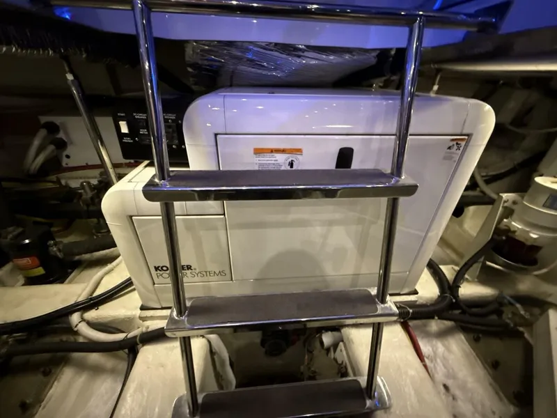 Slide: The Image of Carver 460 voyager 2004 - 5918357