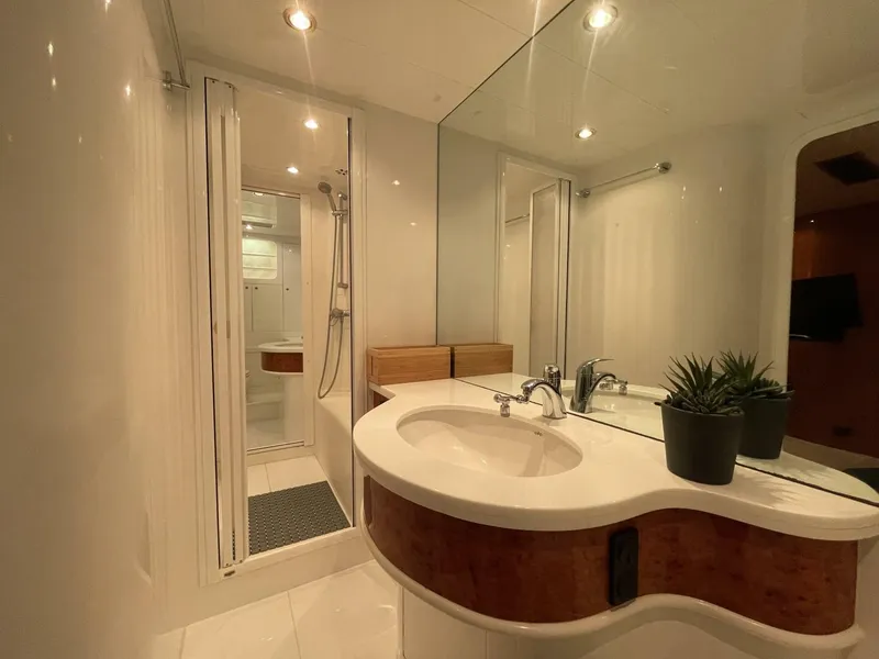 Slide: The Image of Port Master Head - inboard - 5916082