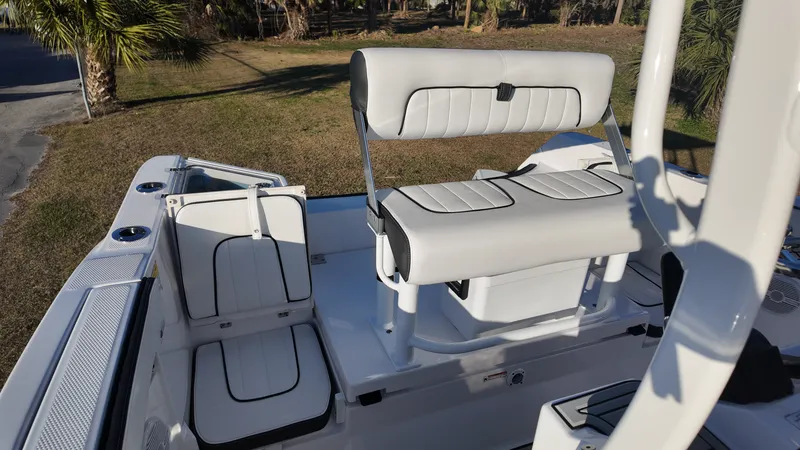 Slide: The Image of Yamaha 222 FSH Sport 2025 - 10