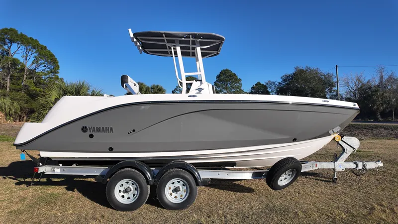 Slide: The Image of Yamaha 222 FSH Sport 2025 - 3