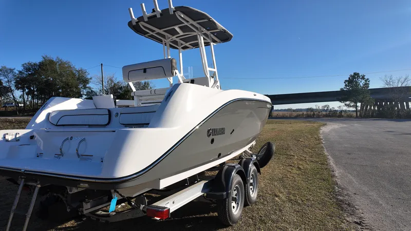 Slide: The Image of Yamaha 222 FSH Sport 2025 - 4