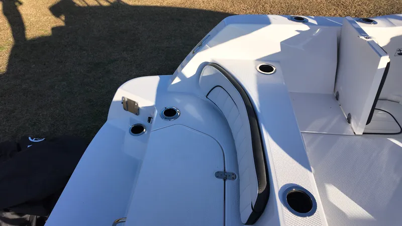 Slide: The Image of Yamaha 222 FSH Sport 2025 - 8