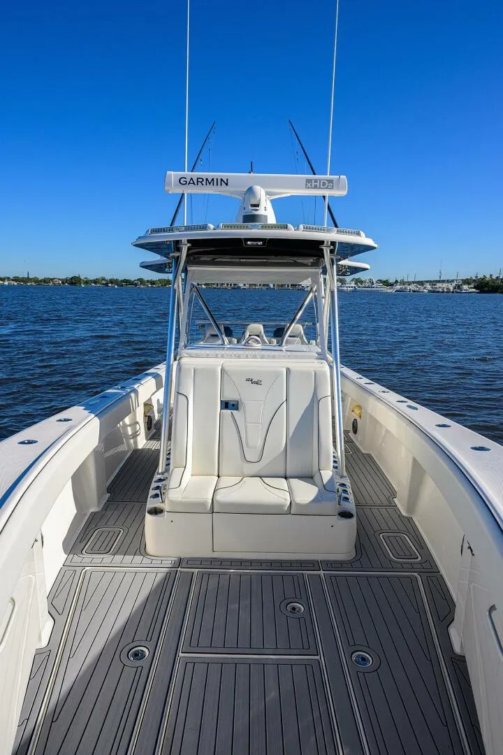 Slide: The Image of SeaVee 370Z 2023 - 5913646