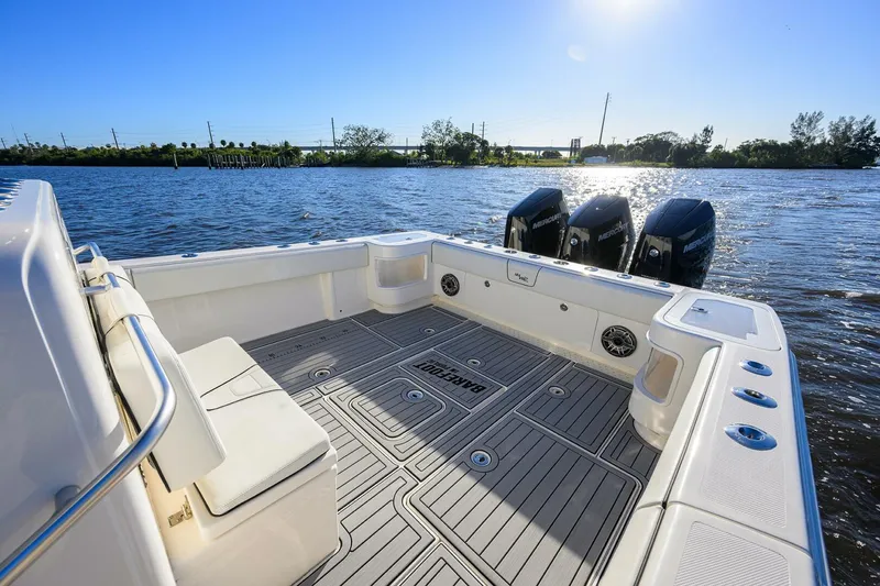 Slide: The Image of SeaVee 370Z 2023 - 5913656