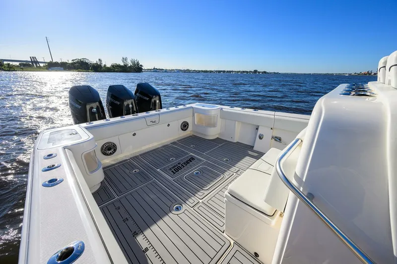 Slide: The Image of SeaVee 370Z 2023 - 5913658