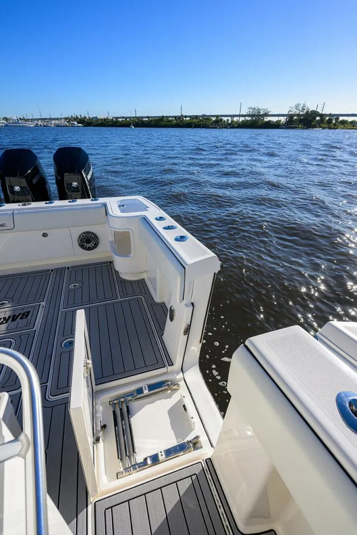 Slide: The Image of SeaVee 370Z 2023 - 5913679