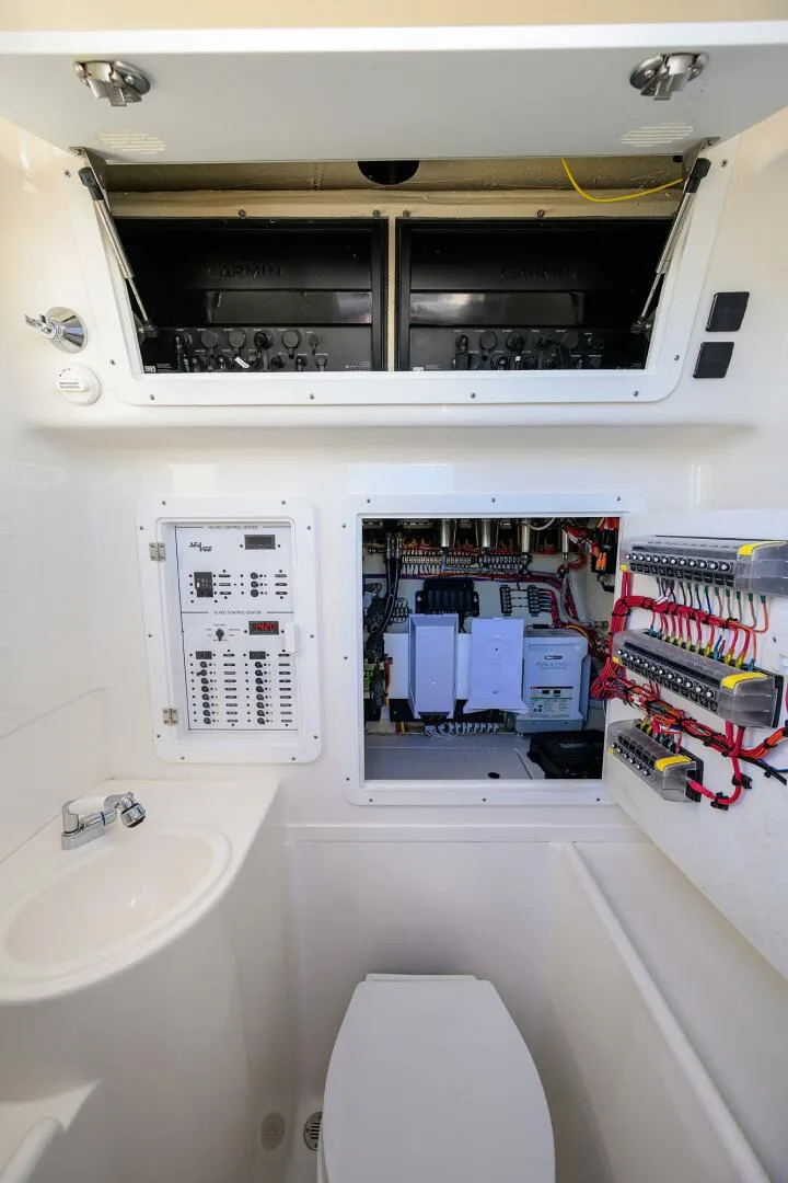 Slide: The Image of SeaVee 370Z 2023 - 5913724