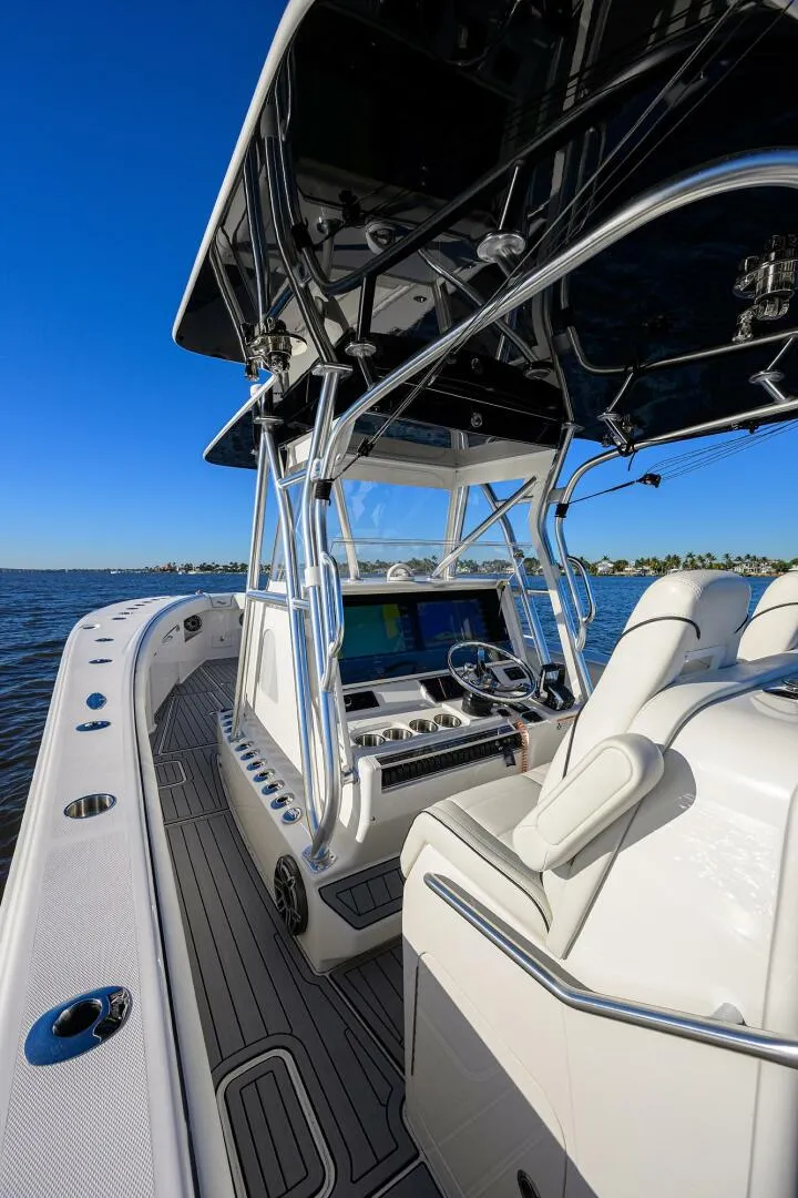 Slide: The Image of SeaVee 370Z 2023 - 5913742