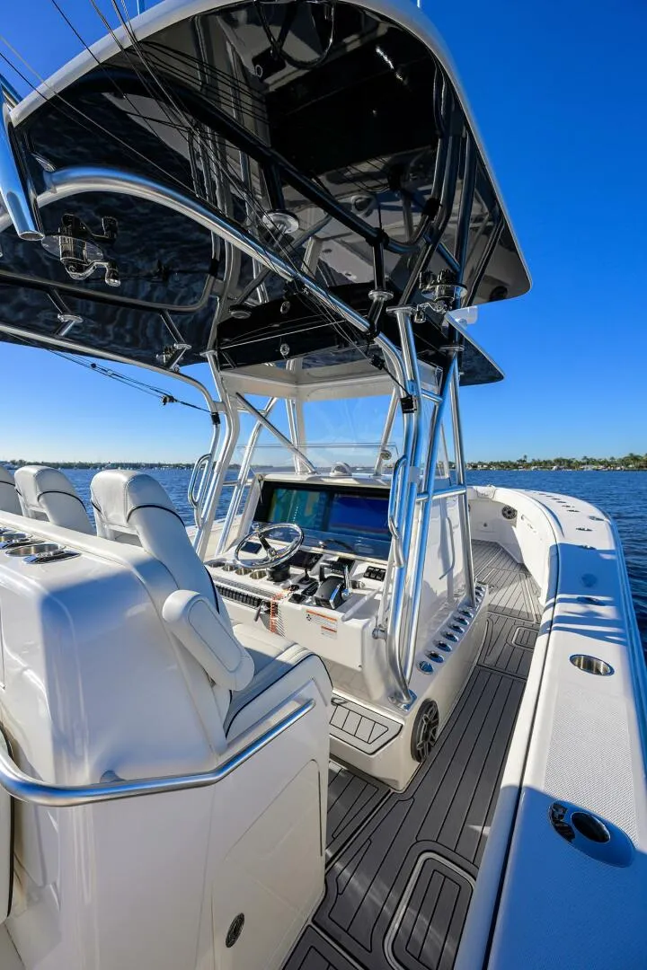 Slide: The Image of SeaVee 370Z 2023 - 5913748