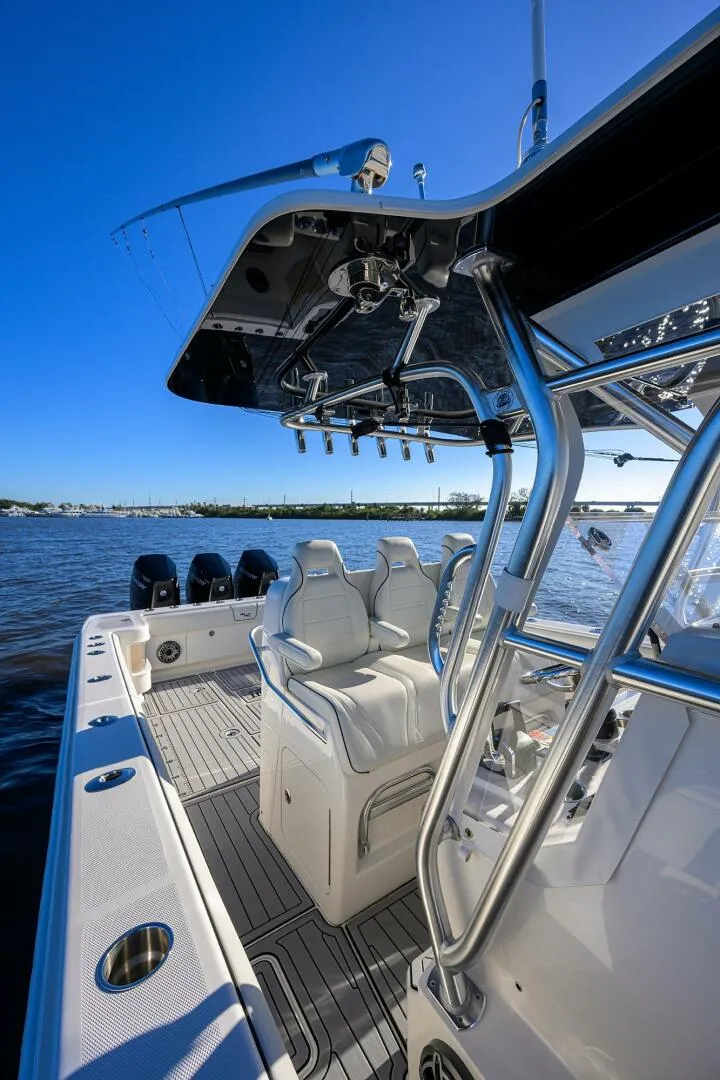 Slide: The Image of SeaVee 370Z 2023 - 5913749