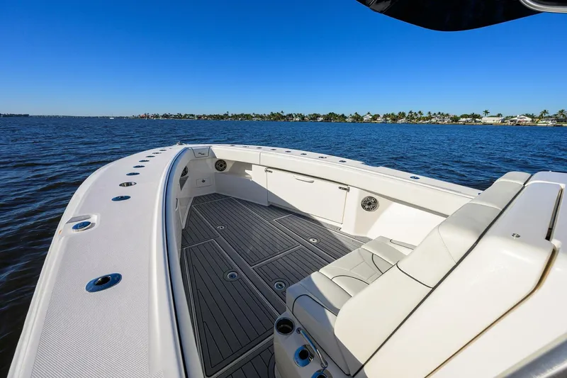 Slide: The Image of SeaVee 370Z 2023 - 5913640