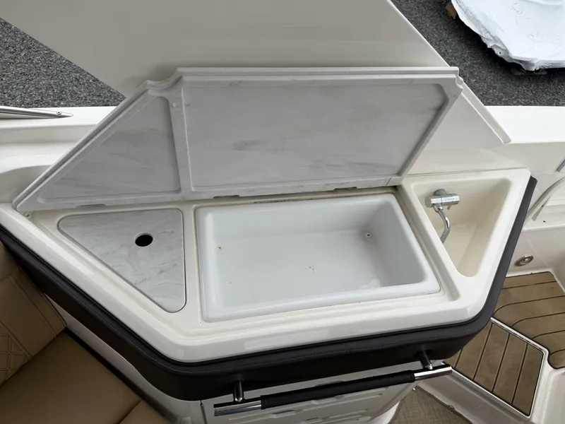 Slide: The Image of Sea Ray SLX 310 OB 2023 - 5981976