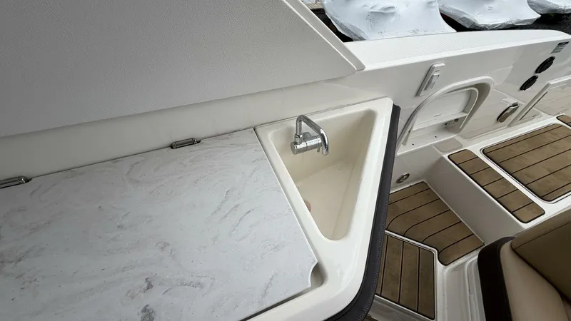 Slide: The Image of Sea Ray SLX 310 OB 2023 - 5981984