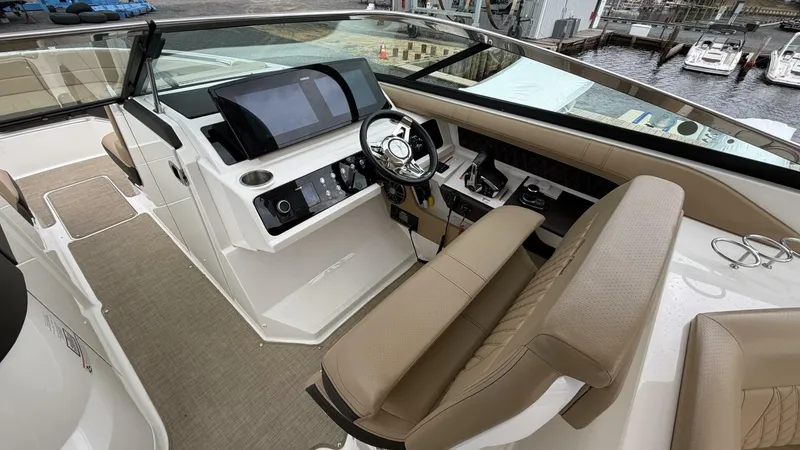 Slide: The Image of Sea Ray SLX 310 OB 2023 - 5981971