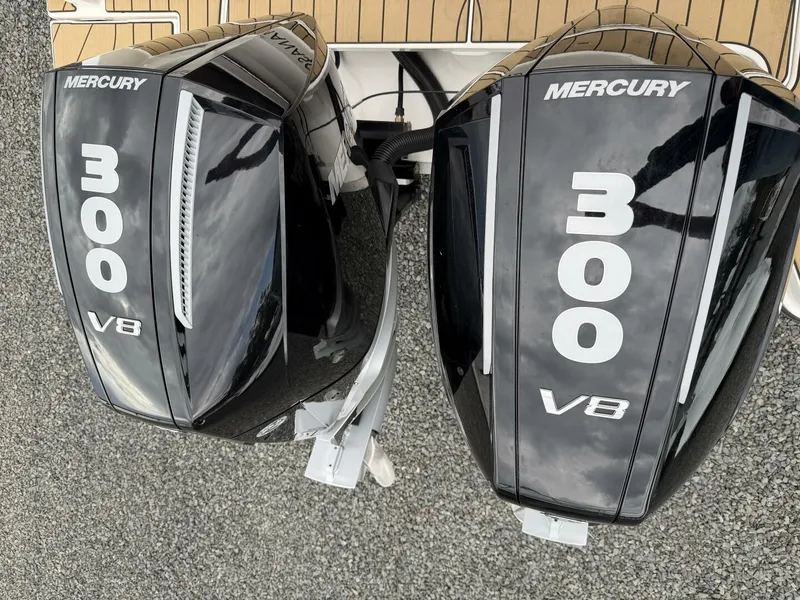 Slide: The Image of Sea Ray SLX 310 OB 2023 - 5981978