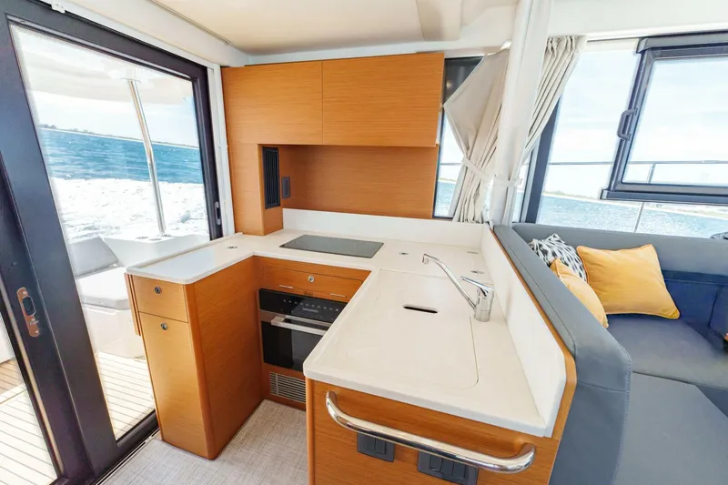 Slide: The Image of Beneteau 44 2025 - 5914012