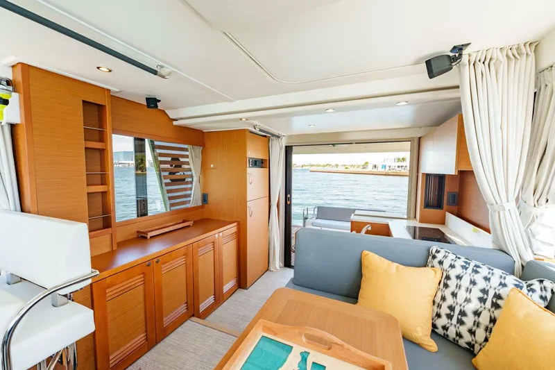 Slide: The Image of Beneteau 44 2025 - 5914029