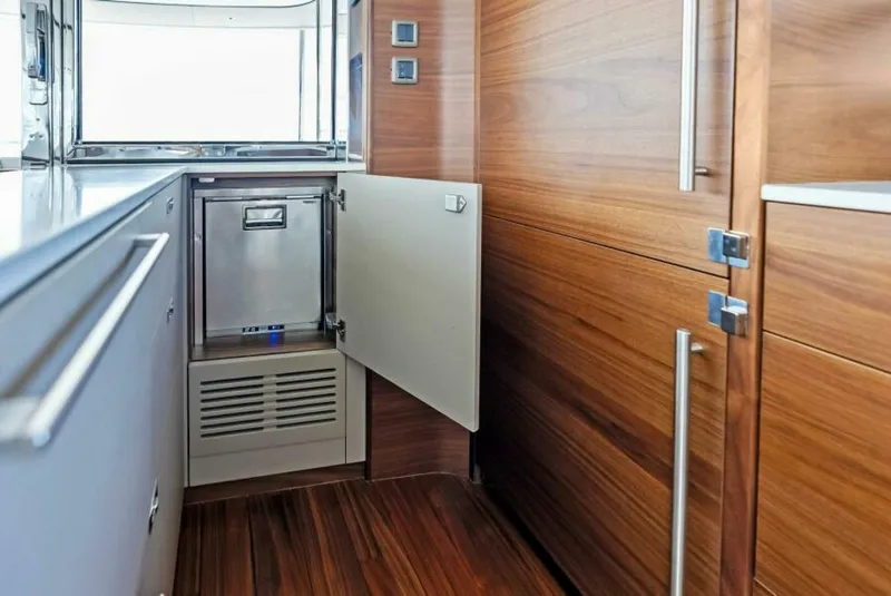 Slide: The Image of 2024 Princess Y72 Motor Yacht - 5914242