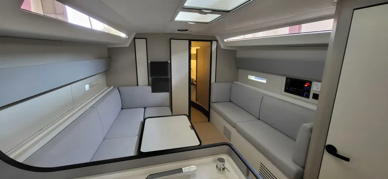 Slide: The Image of Italia 12.98 2026 - 5914500