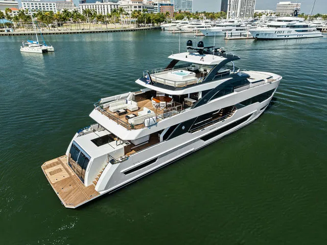 Slide: The Image of Ocean Alexander 32L 2024 - 100