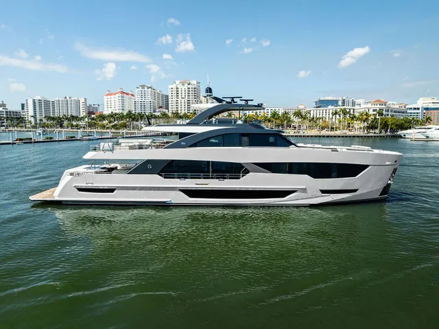 Slide: The Image of Ocean Alexander 32L 2024 - 102