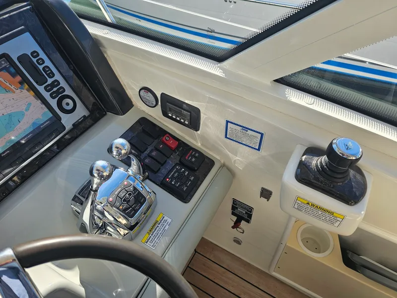 Slide: The Image of Sea Ray 50 SUNDANCER 2012 - 5914835