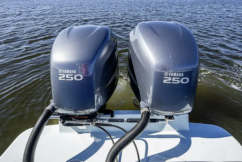 Slide: The Image of Regulator Marine 26 Forward Seating 2000 - 5915181