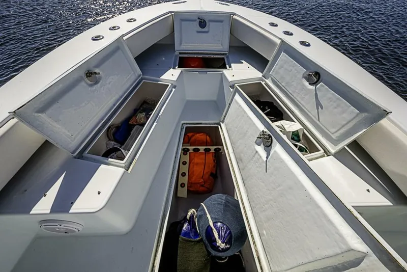 Slide: The Image of Regulator Marine 26 Forward Seating 2000 - 5915179