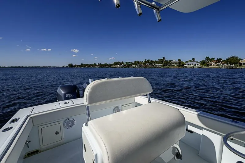 Slide: The Image of Regulator Marine 26 Forward Seating 2000 - 5915186