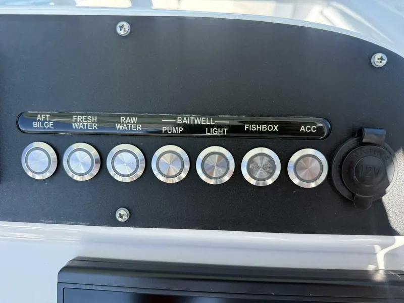 Slide: The Image of 2020 Everglades 243 CC - Helm/Electronics  - 5915381