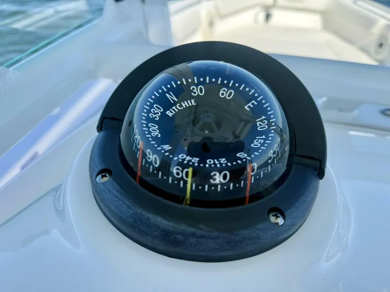 Slide: The Image of 2020 Everglades 243 CC - Helm/Electronics  - 5915383