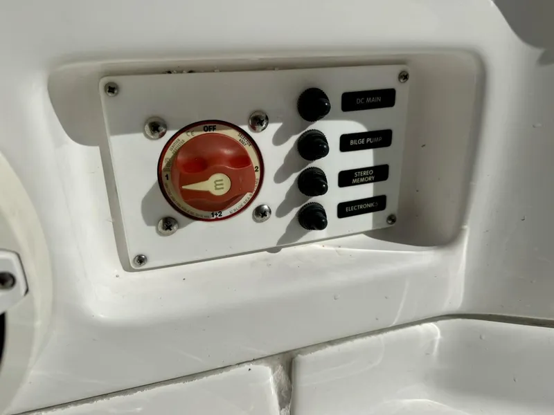 Slide: The Image of 2020 Everglades 243 CC - Helm/Electronics  - 5915408